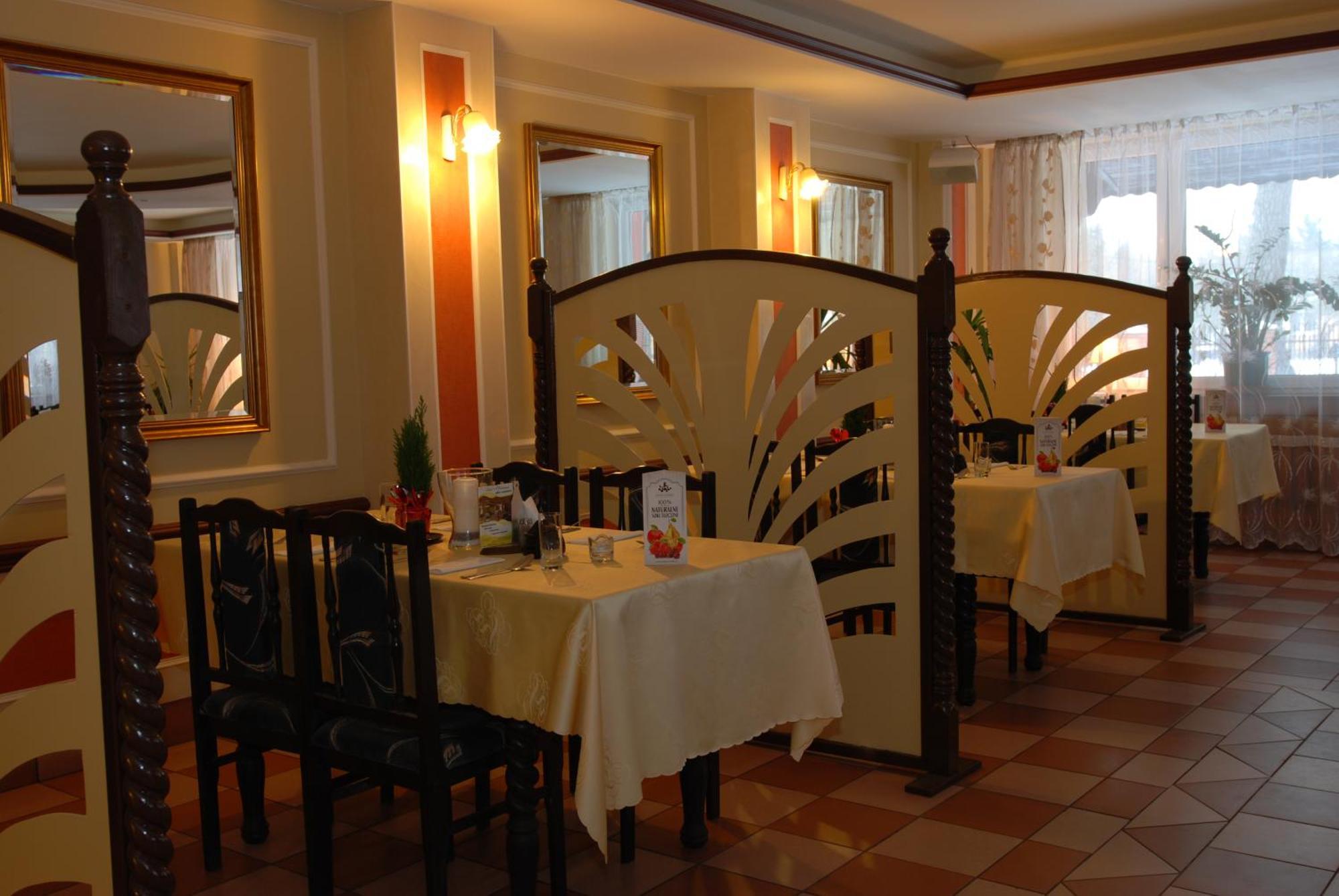 Hotel La-Musica Piaseczno  Buitenkant foto