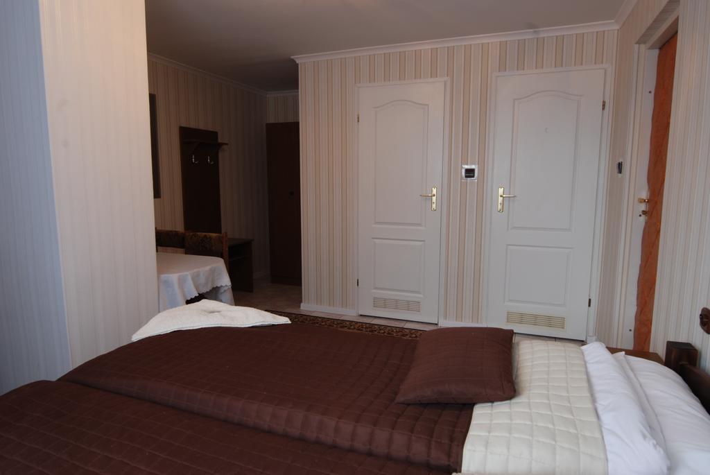 Hotel La-Musica Piaseczno  Buitenkant foto