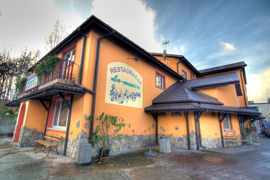 Hotel La-Musica Piaseczno  Buitenkant foto