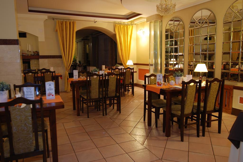 Hotel La-Musica Piaseczno  Buitenkant foto