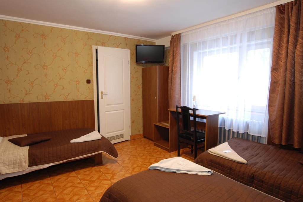 Hotel La-Musica Piaseczno  Buitenkant foto