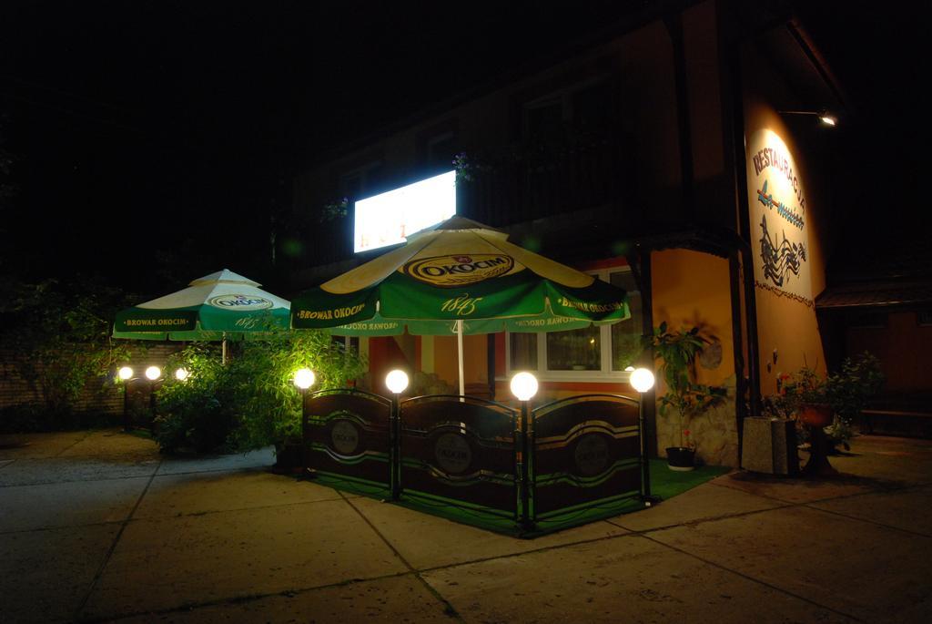 Hotel La-Musica Piaseczno  Buitenkant foto